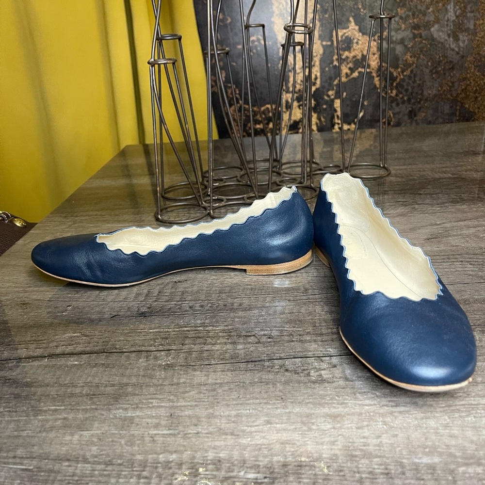 Chloe like new flats - Picture 2 of 8